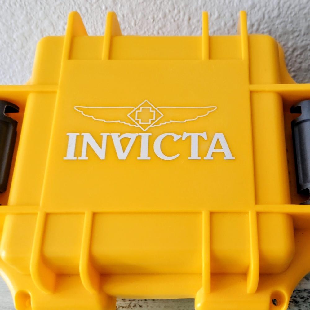 Invicta Skull Design Watch - Picture 6 of 6